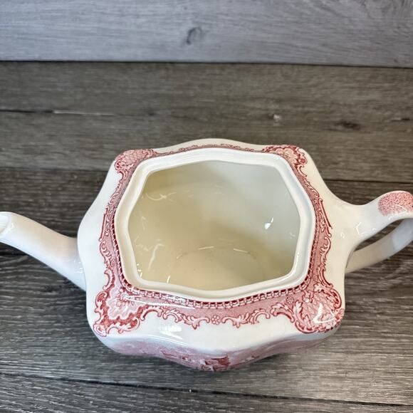 Vintage Johnson Brothers Old Britain Castles footed teapot 5.5” Tall 32 fl oz - Picture 8 of 9